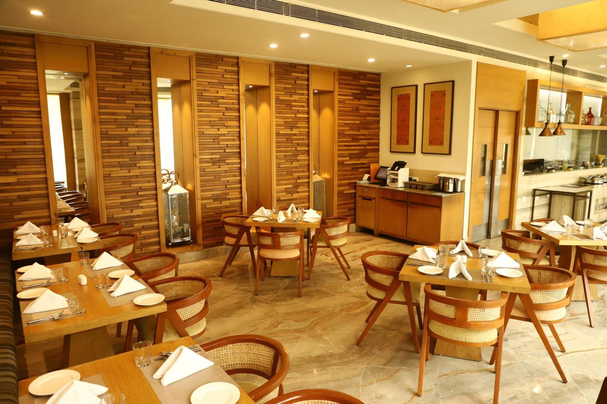 Efcee Sarovar Premiere Bhavnagar Eksteriør billede